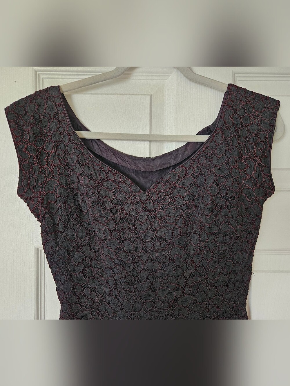 Vintage 1950s Dress Gorgeous Sweetheart Neckline Corded Lace - FLAWS